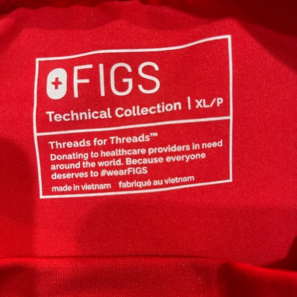 Figs gently used Red XL top with jogger bottoms.  (Bottoms are XL P) - Picture 3 of 3